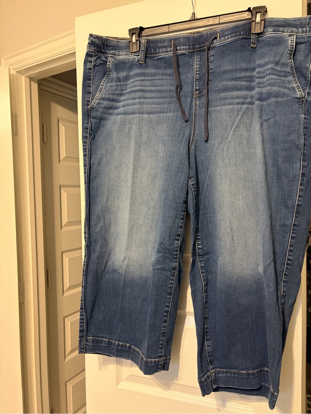 torrid Light Blue Cropped Wide-Leg Drawstring Waist Jeans - Picture 2 of 3